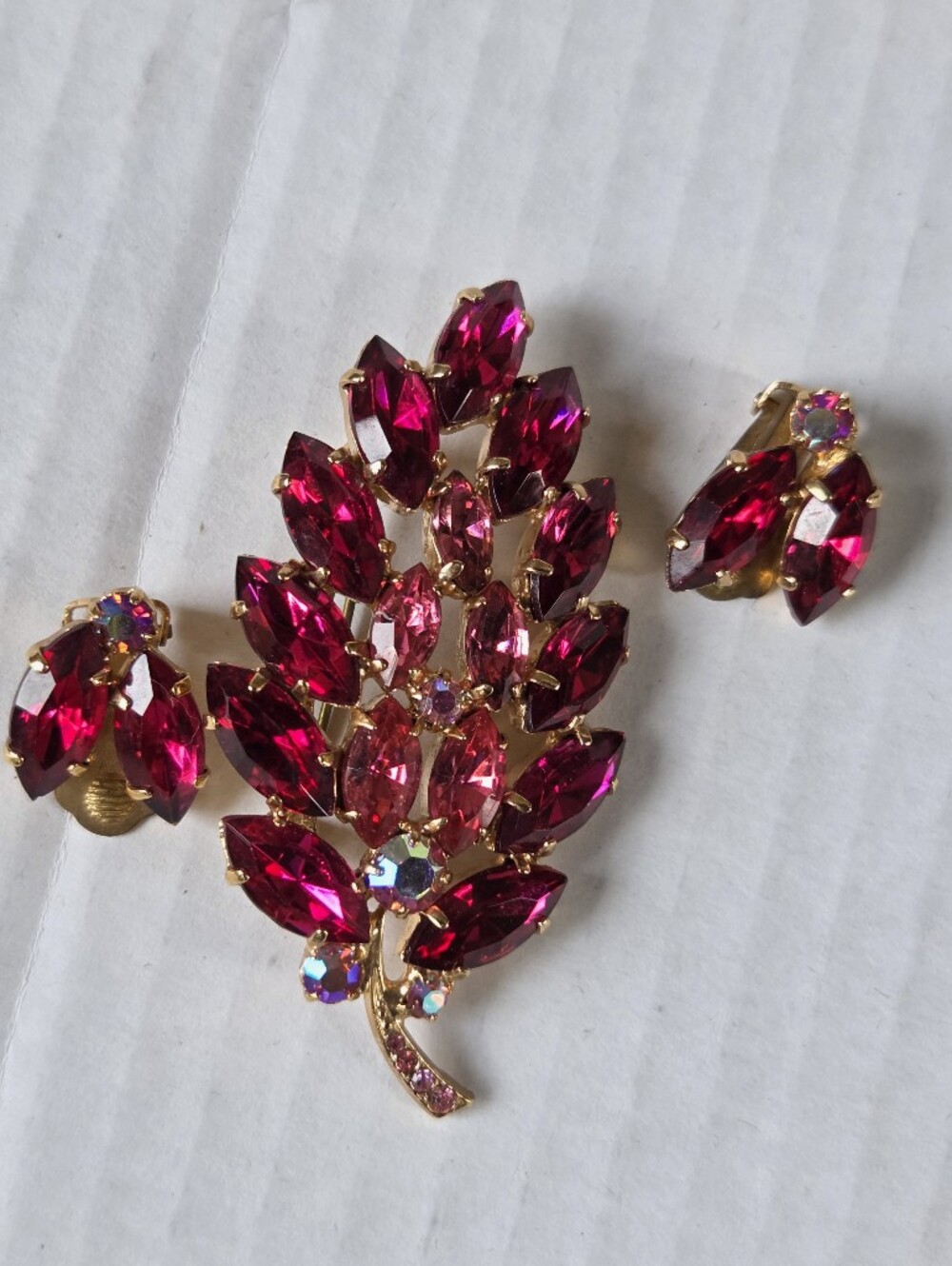 Vintage Fuchsia Pink Crystal Demi-Parure Brooch/Clip Earrings Set